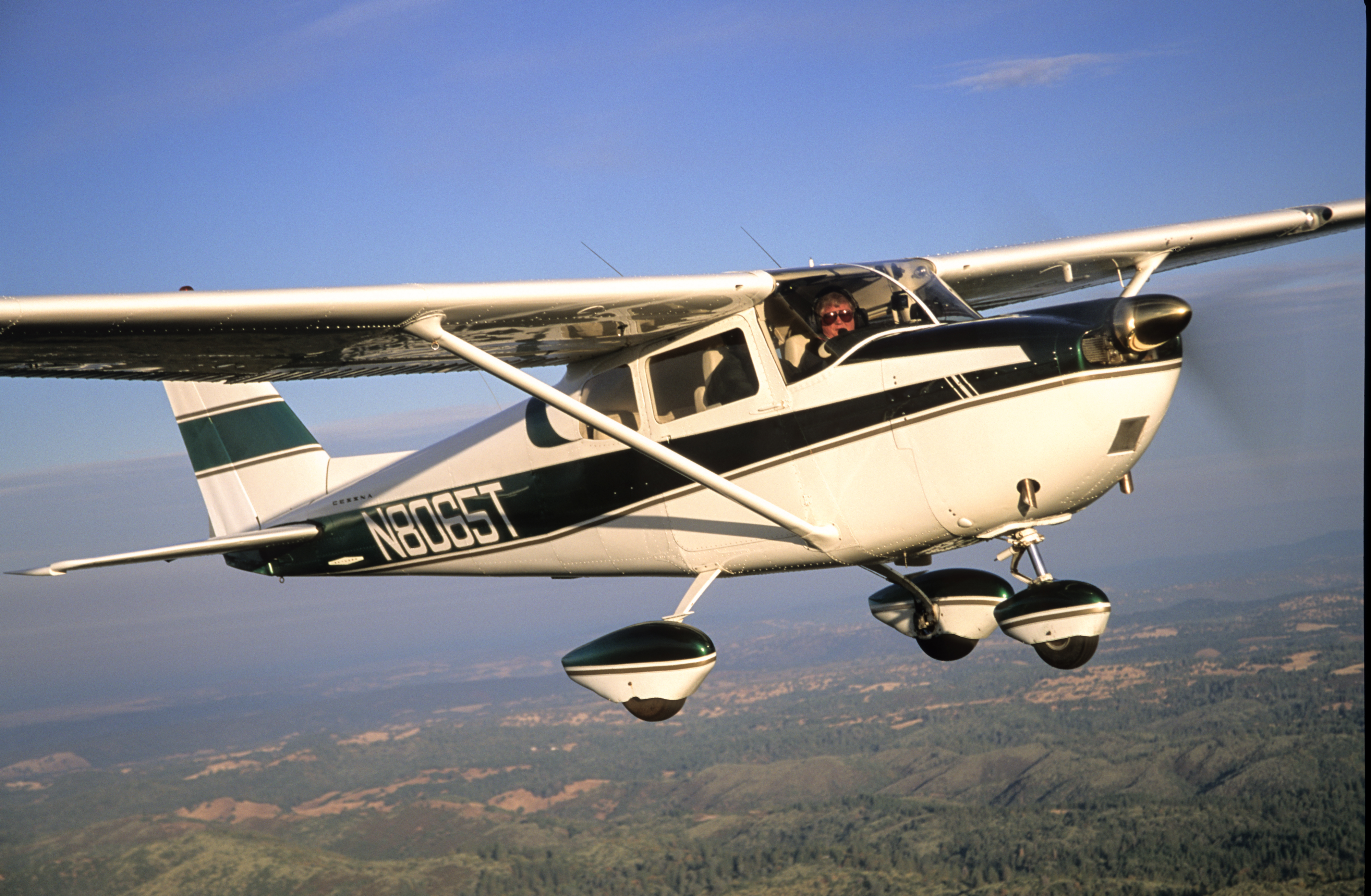 Cessna 175 Skylark Cowl Plugs w/ RBF Streamer