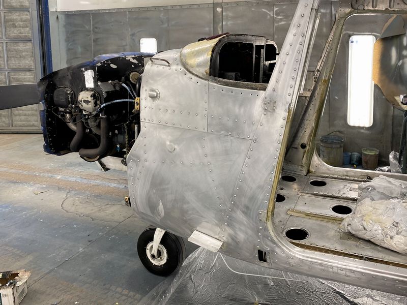 Cessna 172 repainting