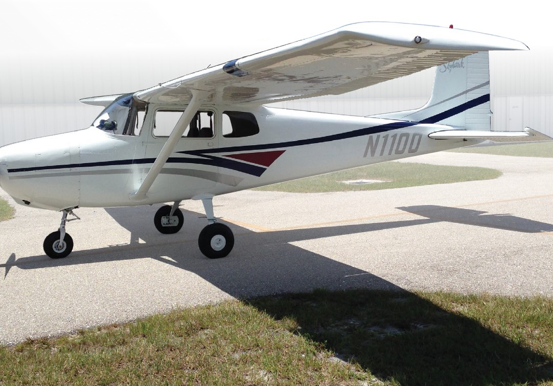 フレーチャ Crowd Pleaser Skyhawk | Cessna Owner Organization