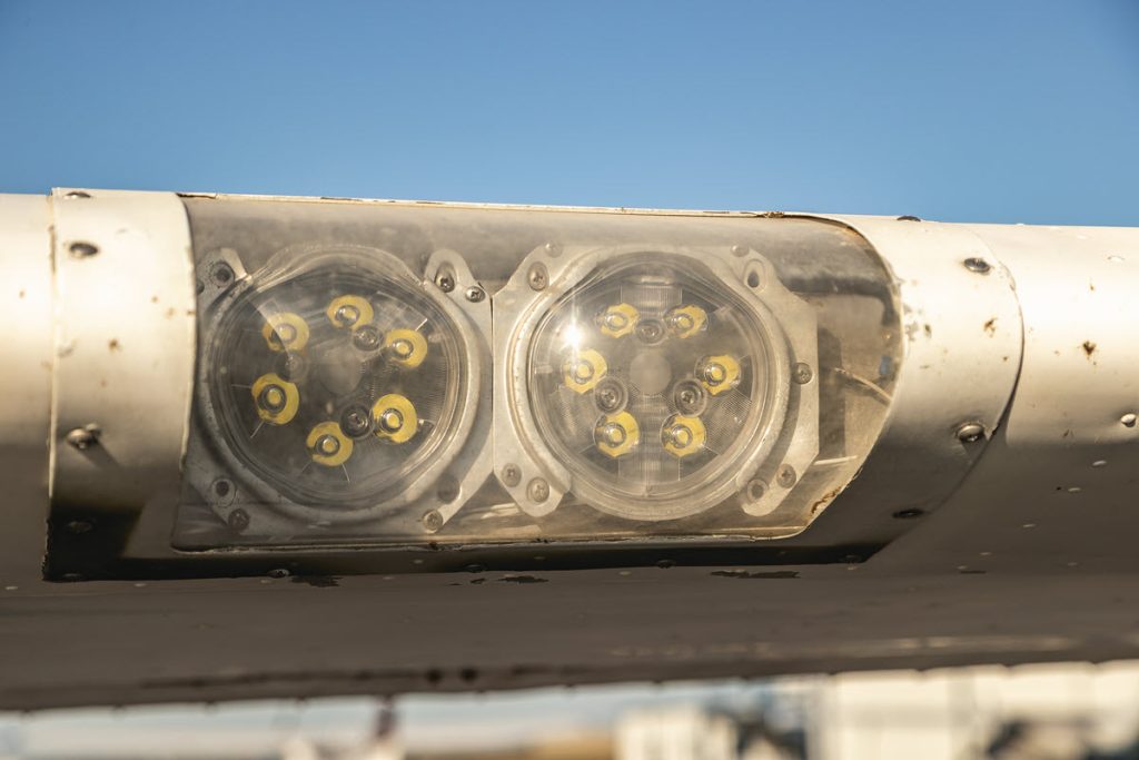 wing lights on Cessna 150J